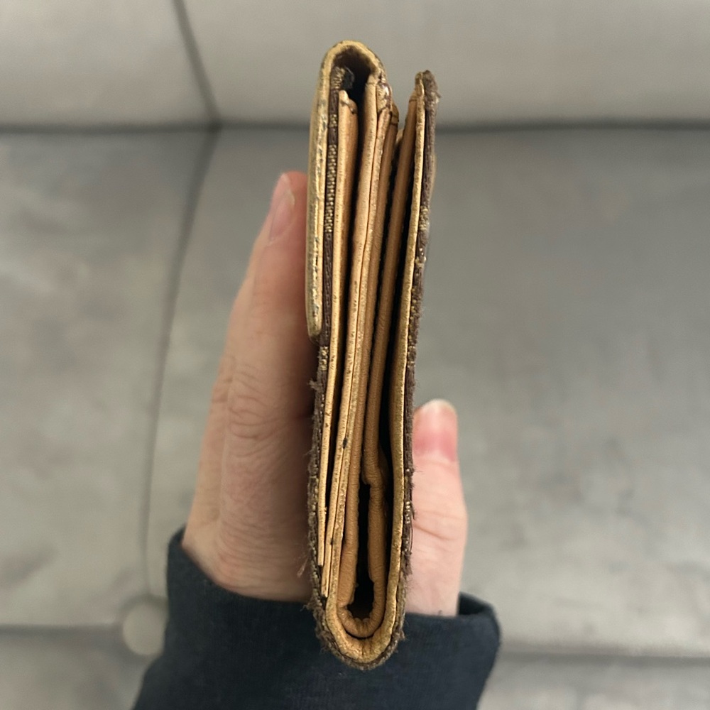 Fendi Zucca Bifold Wallet / Pre-loved 🫶🏻 - Picture 10 of 11